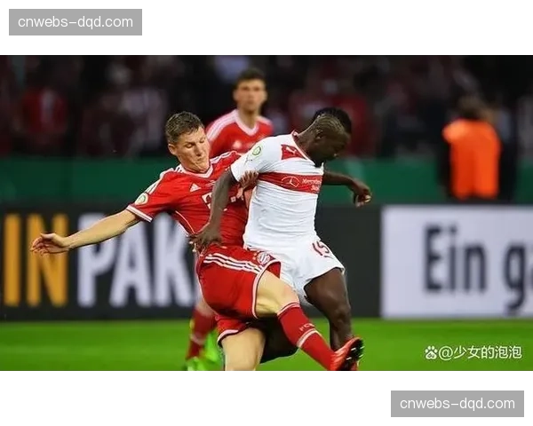 战术板：斯图加特vs沃尔夫斯堡，双方在中场区域的压迫与反压迫缠斗实录