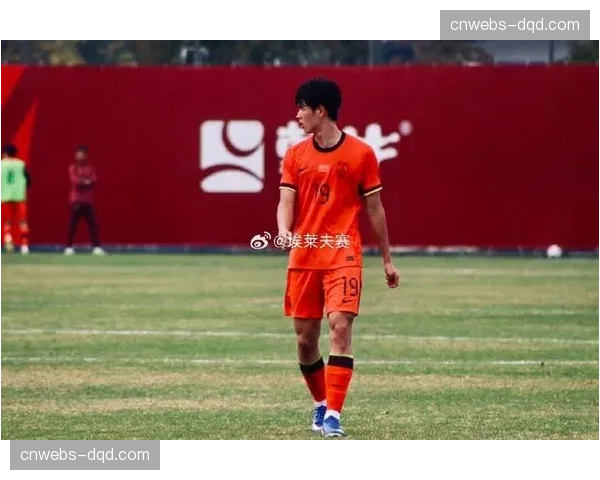 18岁小将邓捷夫首轮完成中超首秀，坐稳国安主力左后卫